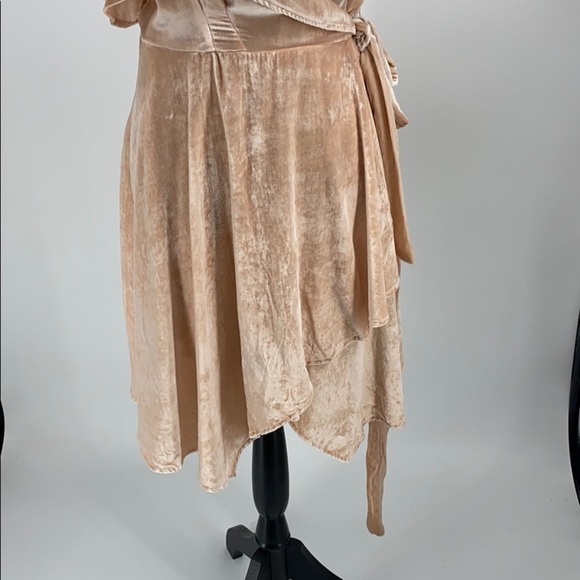 WAYF Cold-Shoulder Velvet Wrap Dress pink ties - Picture 7 of 15